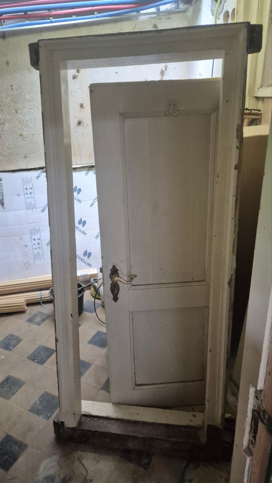 Antieke 18e eeuws deur met kozijn compleet, Doe-het-zelf en Verbouw, Kozijnen en Schuifpuien, Gebruikt, Deurkozijn, Hout, Ophalen