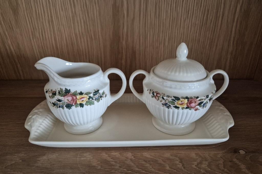 Wedgwood Conway Suikerpot en Melkkan op Dienblad, Ophalen, Overige typen, Zo goed als nieuw, Wedgwood