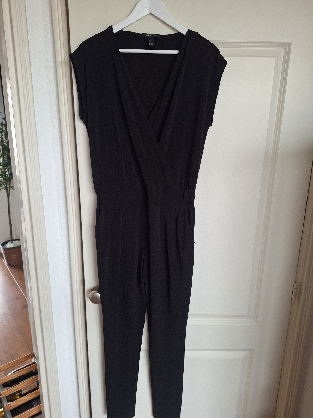 Zwarte Mango Jumpsuit met Overslag Top - Maat S, Kleding | Dames, Jumpsuits, Ophalen of Verzenden