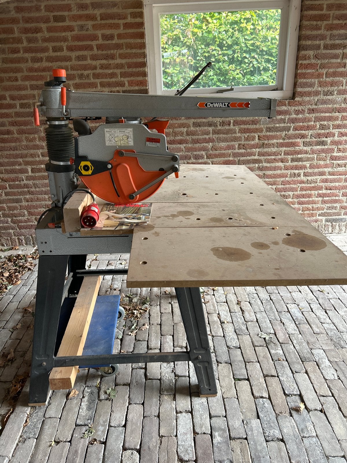 DeWalt Afkortzaag - radiaalzaag D8103 380v
