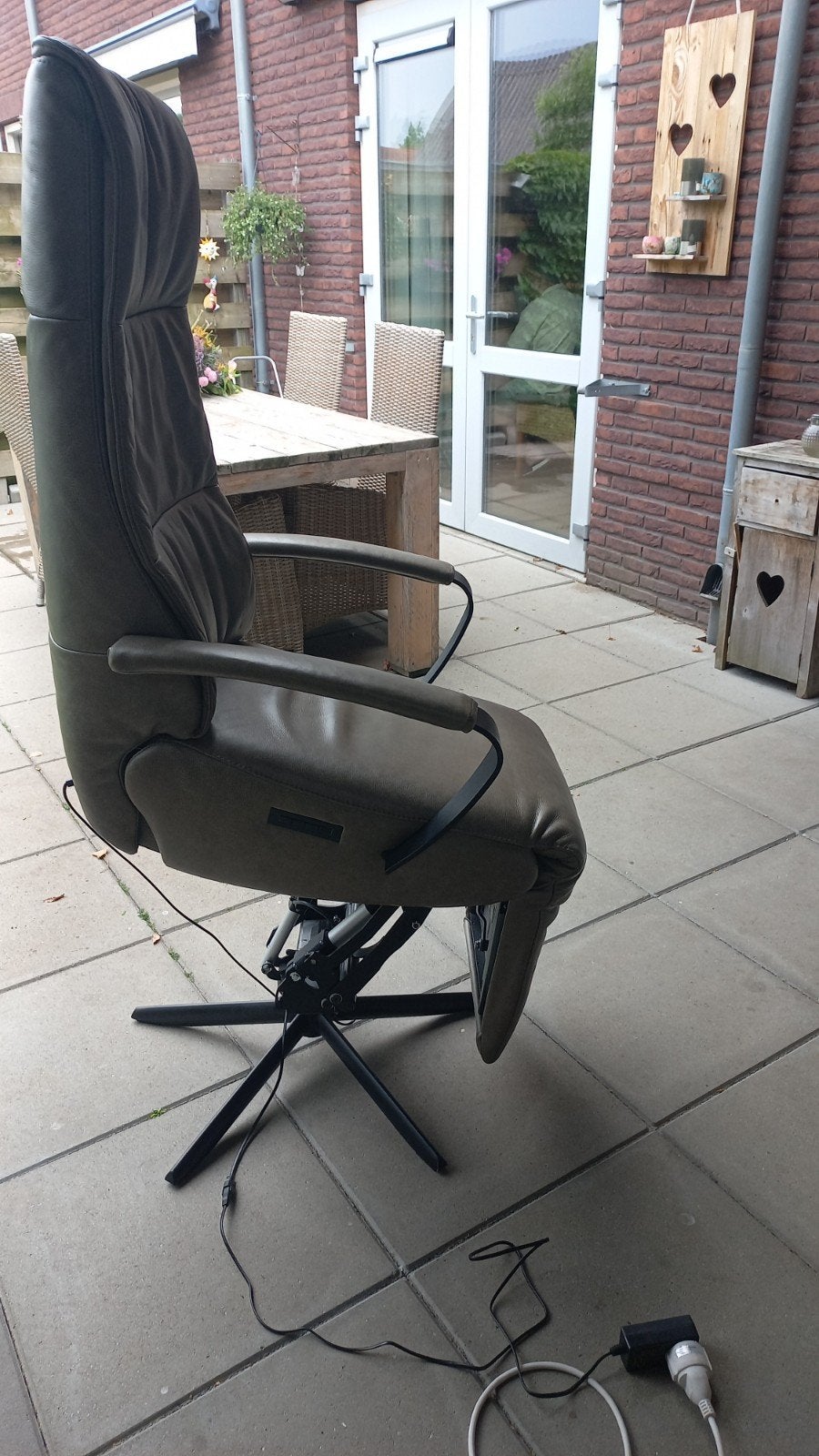 Zo goed als nieuwe relaxfauteuil met sta op functie, Ophalen, Zo goed als nieuw, 50 tot 75 cm, Leer