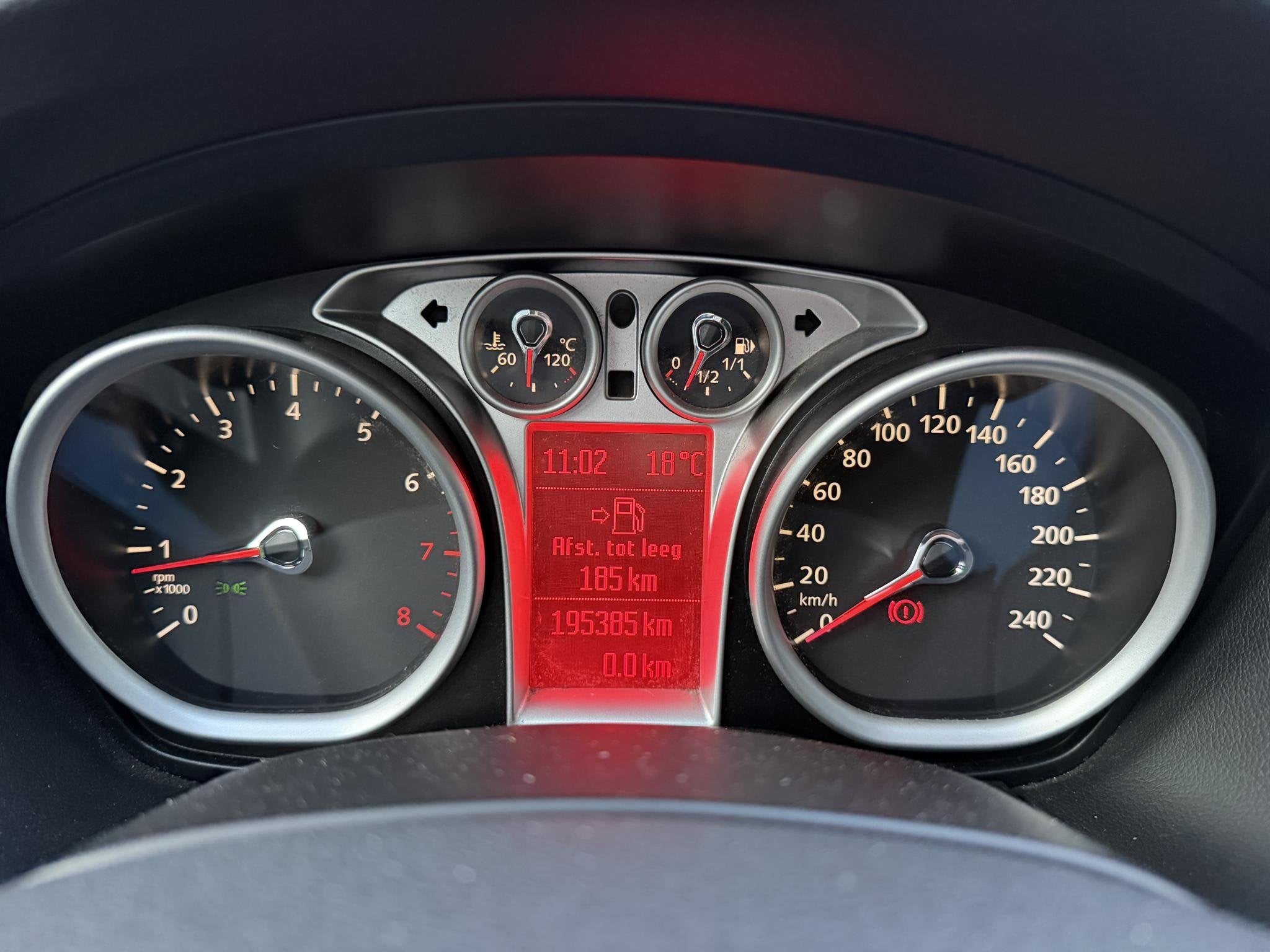 Foto 11 van Ford Focus 1.8 Titanium | Autom. Airco | Cruise Control | El