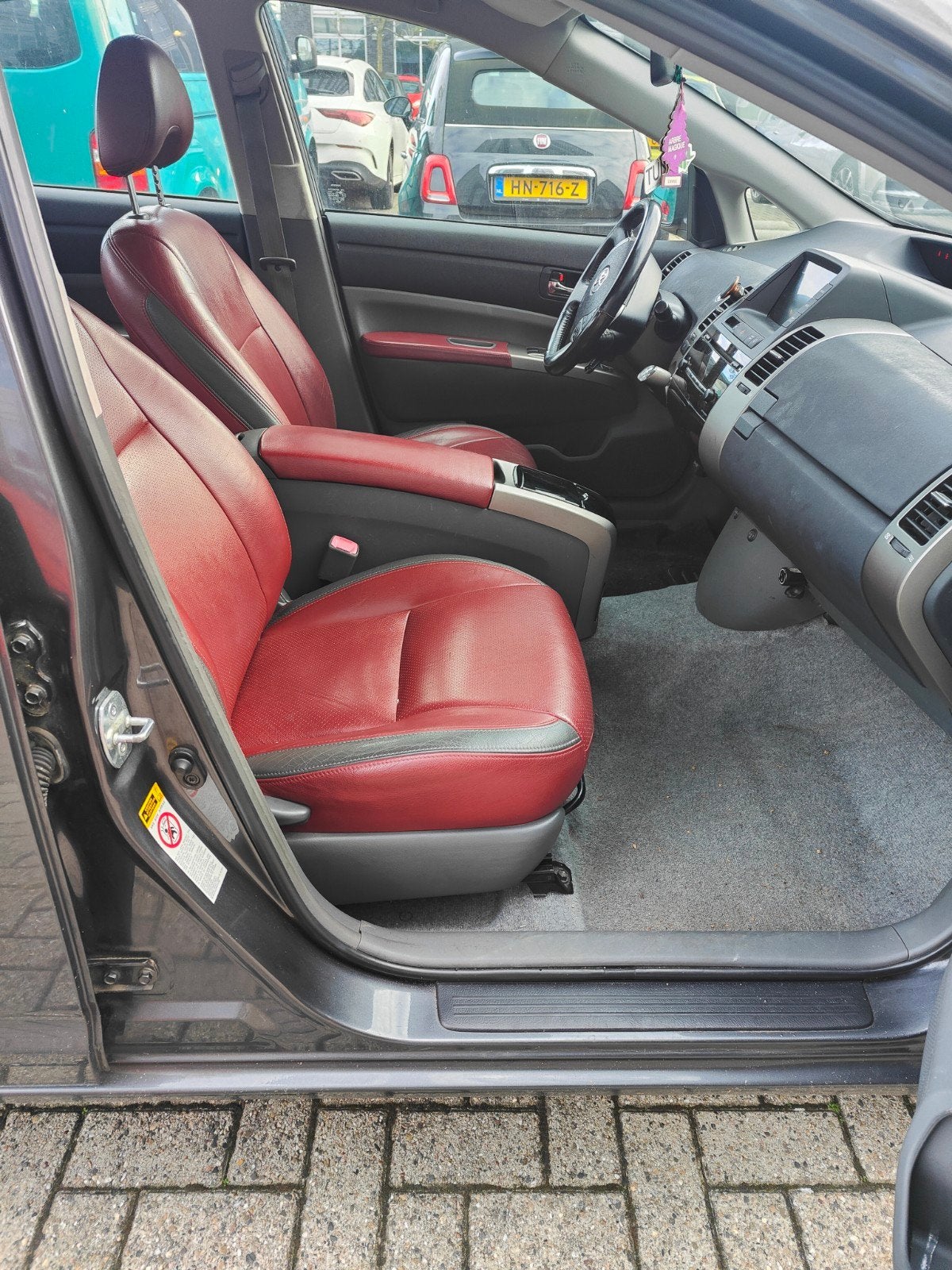 Toyota Prius 1.5 Camera-Leder-Keyless-Navi-Stoelvv-bluetooth, Dealer onderhouden, 1497 cc, 4 cilinders, 23 km/l