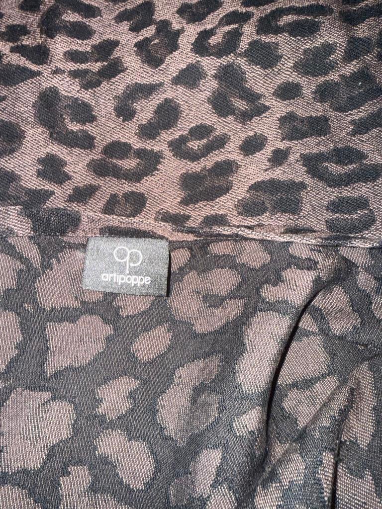 Artipoppe Draagdoek Panterprint - Luxe & Comfortabel, Overige merken, Draagdoek, Gebruikt, Ophalen of Verzenden