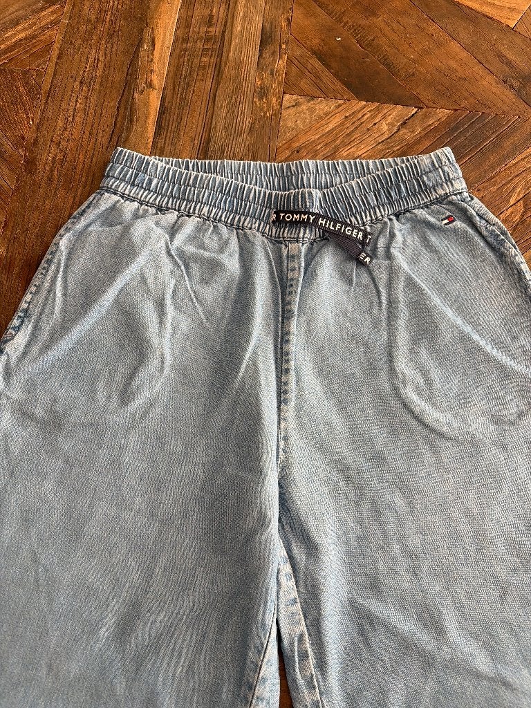 Tommy Hilfiger - loose fit jeans mt 140, Blauw, Ophalen of Verzenden, Zo goed als nieuw, W27 (confectie 34) of kleiner