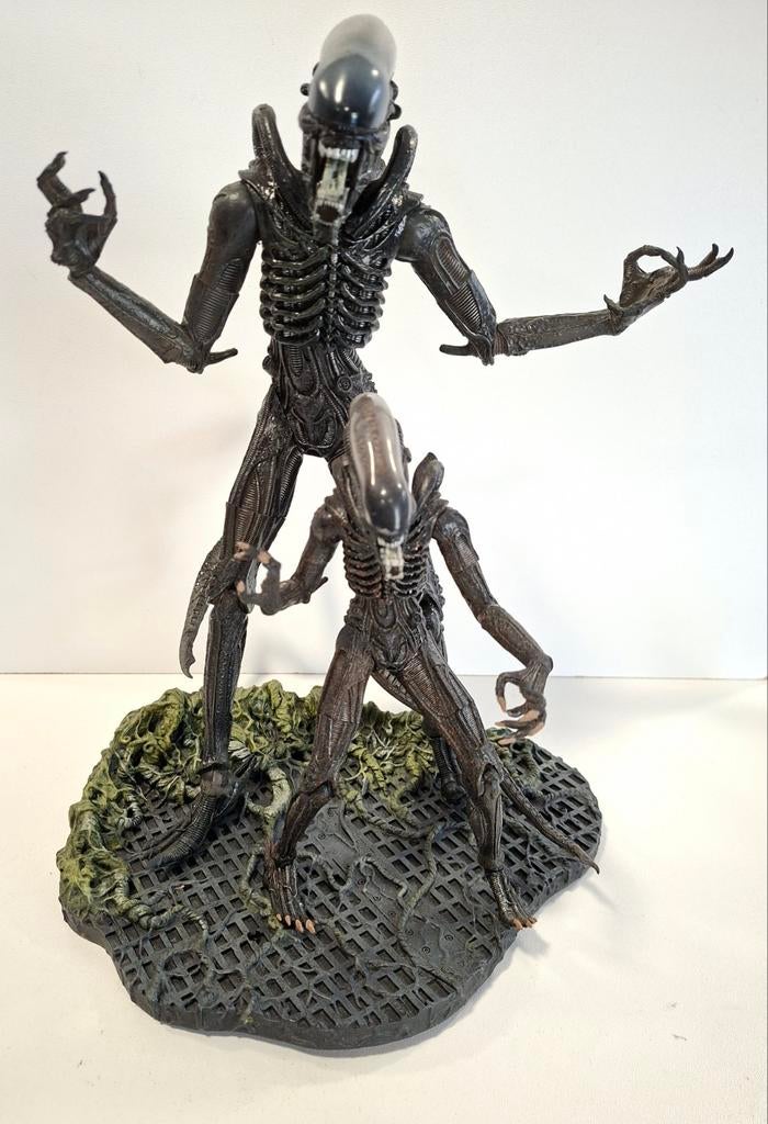McFarlane Alien Figure 12 inch (35 cm), Ophalen of Verzenden, Zo goed als nieuw