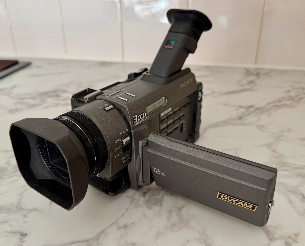 Sony DVCAM/miniDV 3CCD Camcorder met accessoires, Audio, Tv en Foto, Mini dv, Gebruikt, Ophalen of Verzenden, 8 tot 20x