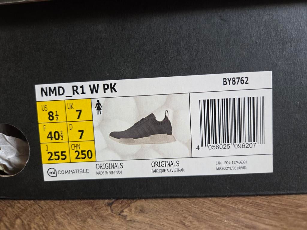 Adidas NMD R1 Primeknit Grijs - Maat 40 2/3, Ophalen of Verzenden, Gedragen