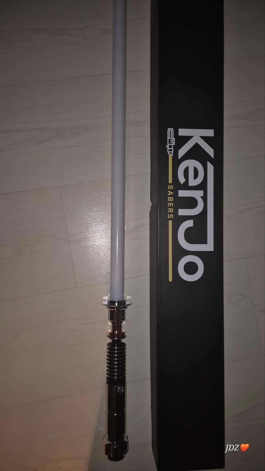Kenjo Sabers Icon Essence Lightsaber | Premium Neopixel X3, Ophalen, Zo goed als nieuw, Replica
