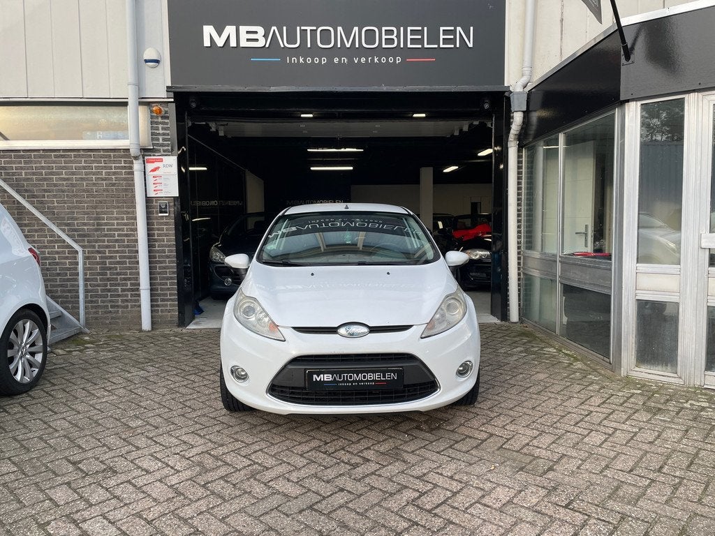 Ford FIESTA 1.6 Ghia /Apk/L.M-velgen/Airco/Clima/Luxe Uitvoe, Auto's, 1596 cc, Gebruikt, Parkeersensor, 4 cilinders