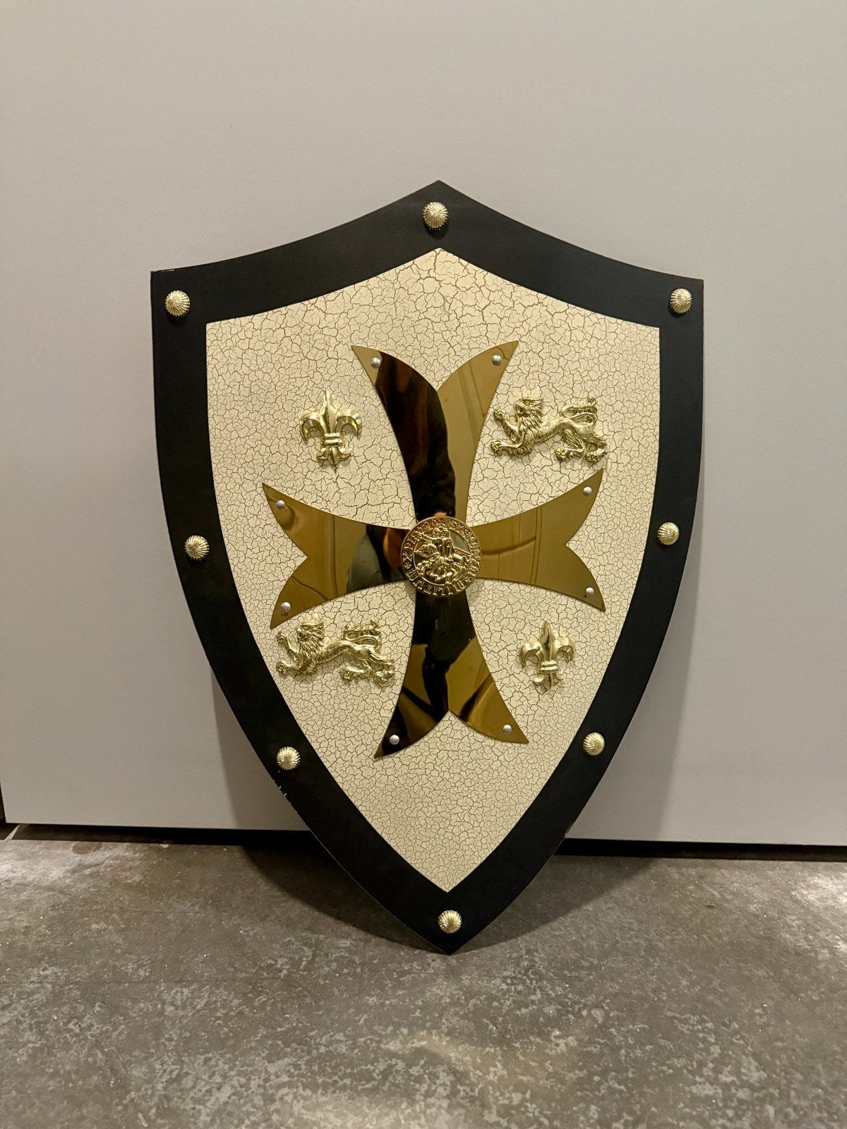 Middeleeuws ridder schild goud zwart wanddecoratie, Metaal, Wandsculptuur, 60 cm, Klassiek