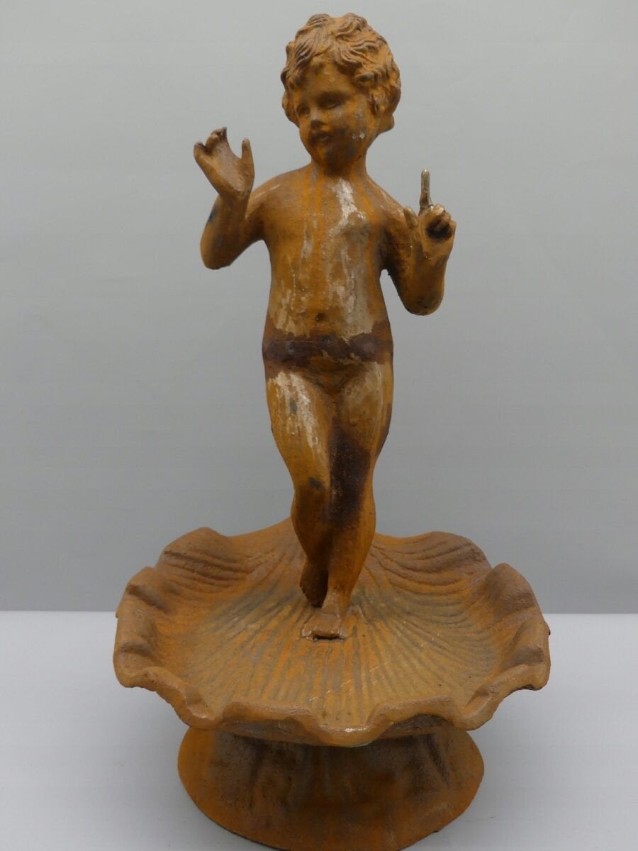 Gietijzeren Putto Beeld , vogelbad- 56 cm hoog, Tuin en Terras, Verzenden, Metaal