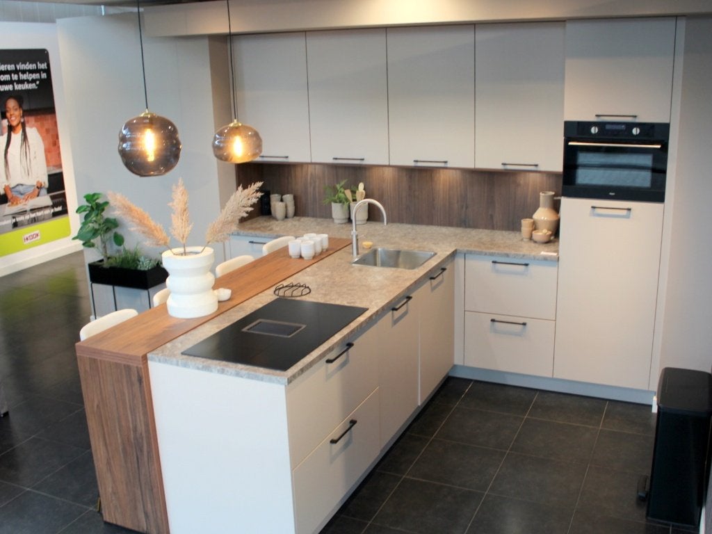 HU4 – Häcker Concept130 schiereilandkeuken met bar, Ophalen, Info@)haecker-kuechen.de, Overige kleuren, Nieuw
