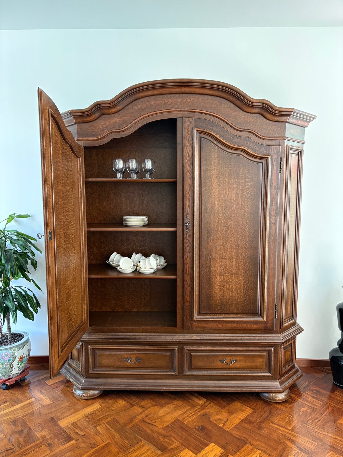 Grote houten kast, servieskast, Huis en Inrichting, Kasten | Buffetkasten, Ophalen, Gebruikt, Met deur(en), 200 cm of meer