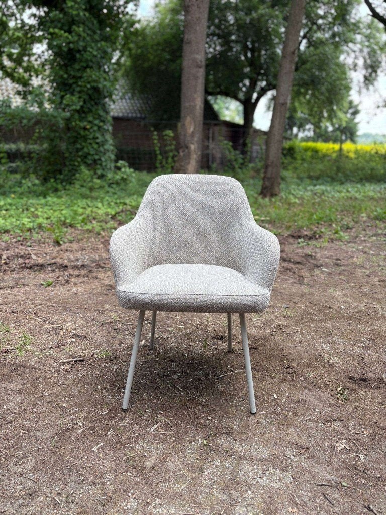 Lola Vergaderstoel - fauteuil - lichtgrijs (2 stuks), Twee, Ophalen of Verzenden, Zo goed als nieuw, Handelstraat 18 Boxmeer