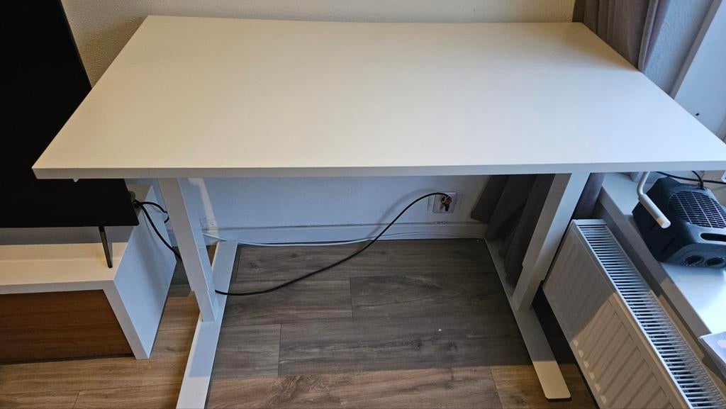IKEA SKARSTA Bureau - In hoogte verstelbaar, Huis en Inrichting, Bureaus, Ophalen of Verzenden