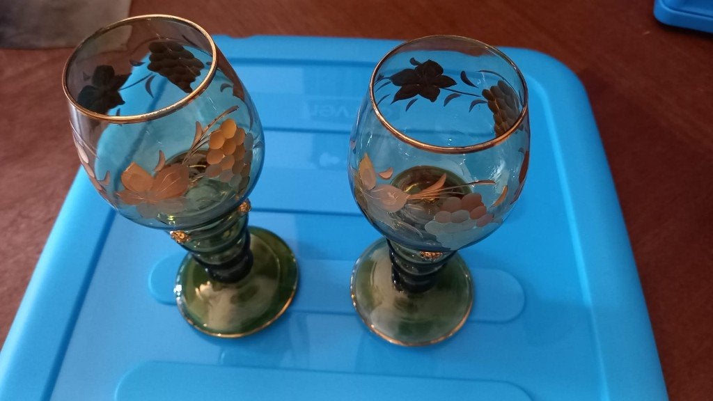 Set van 2 vintage groene wijnglazen met gouden decoratie, Ophalen, Gebruikt, Overige typen