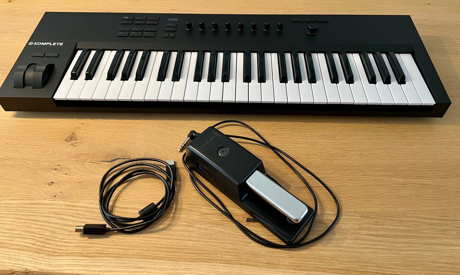 Native Instruments Komplete Kontrol A49 + Roland voetpedaal, Ophalen, Zo goed als nieuw
