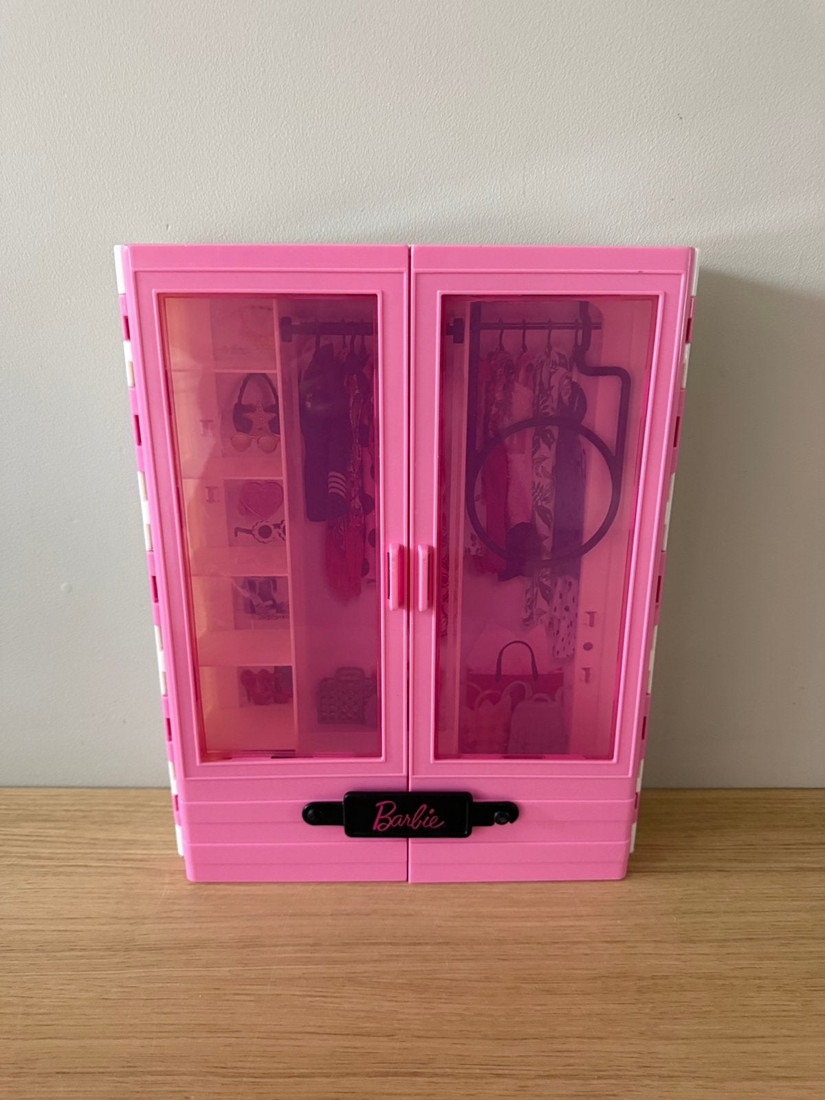 Barbie kledingkast, Ophalen of Verzenden, Zo goed als nieuw, Toebehoren