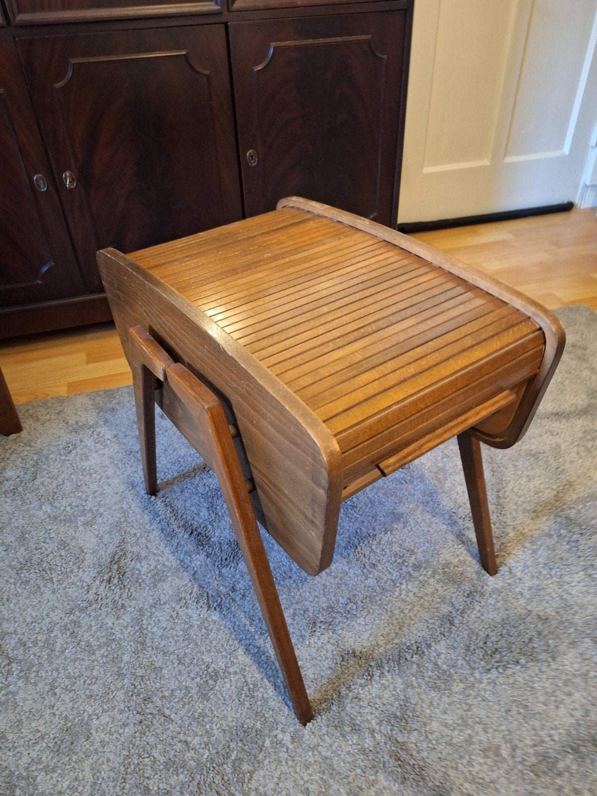 Naaikastje met rolschuif en laadjes. Vintage retro design, Ophalen, Meerdere vakken, Gebruikt, Mid-century modern