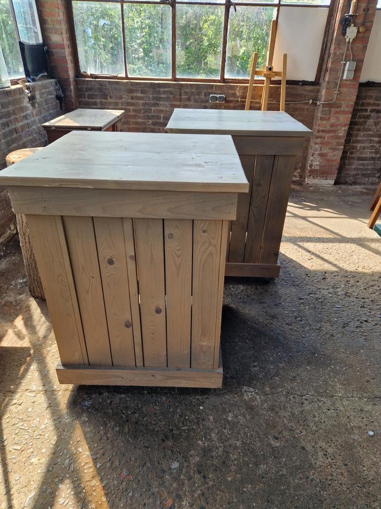 Robuuste houten sokkel/zuil - perfect voor decoratie, Ophalen of Verzenden, Gebruikt
