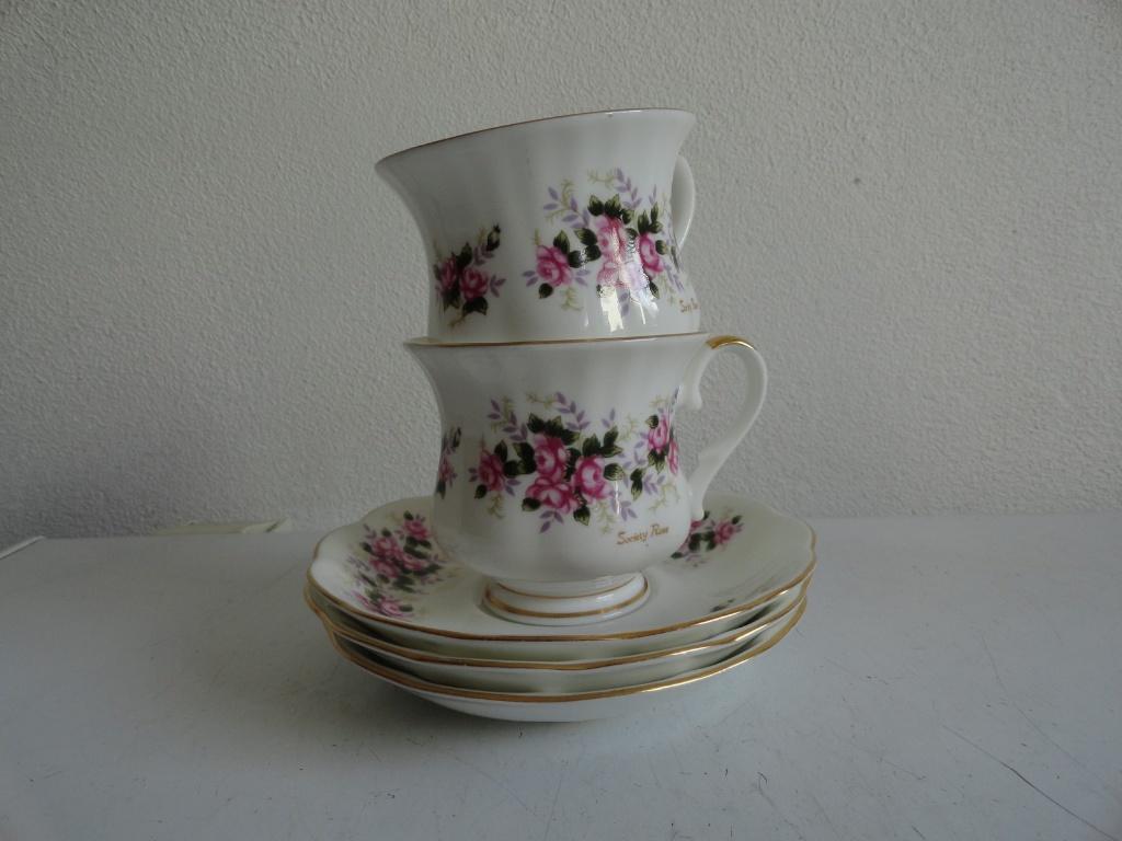 Royal Ascot Society Rose, 2 kopjes, 3 schoteltjes, Verzamelen, Porselein, Kristal en Bestek, Ophalen of Verzenden, Zo goed als nieuw