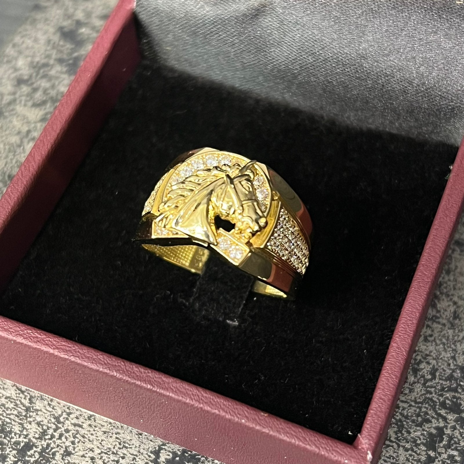14 karaat gouden ring paard model, Sieraden, Tassen en Uiterlijk, Ophalen of Verzenden, Nieuw, Goud, Heer
