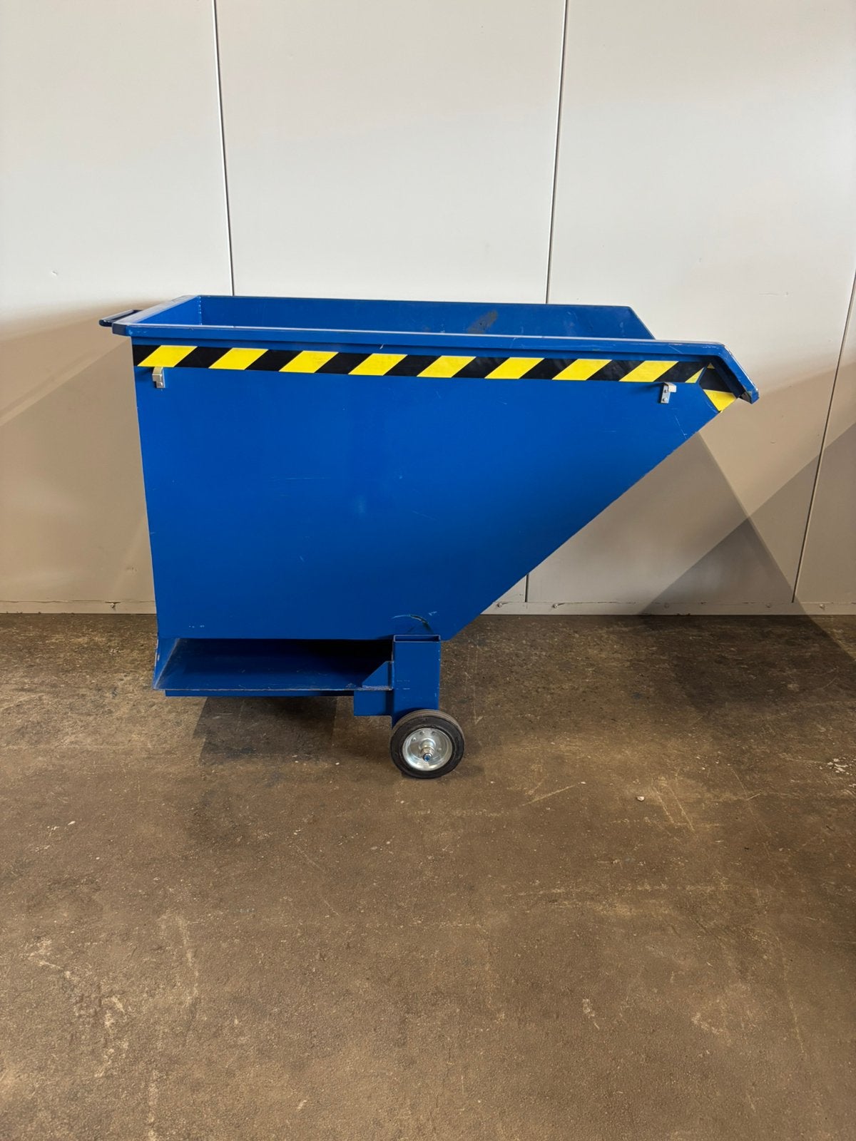 Kantelbak / kiepbak 600L / heftruckbak / kiepcontainer bak, Ophalen, Gebruikt, Transportkar, .