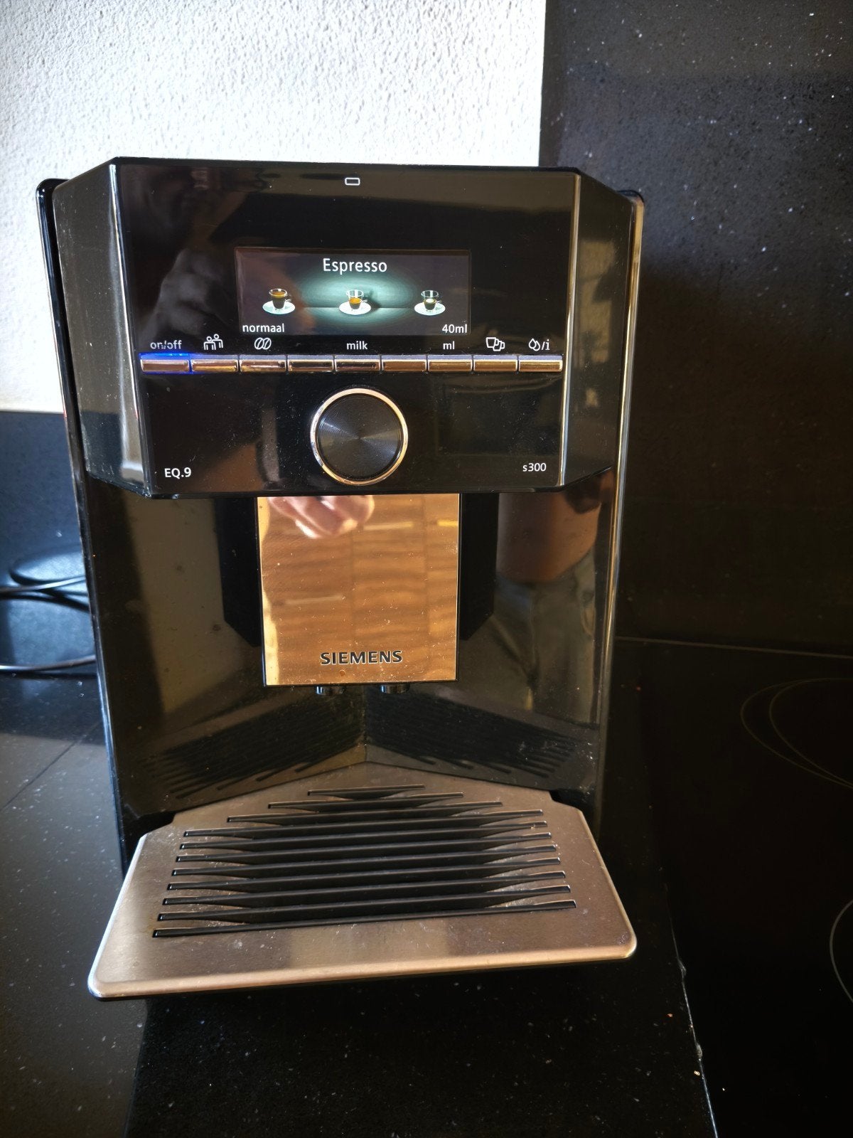 Siemens EQ.9 S300 Volautomatische Espressomachine, Ophalen, Gebruikt