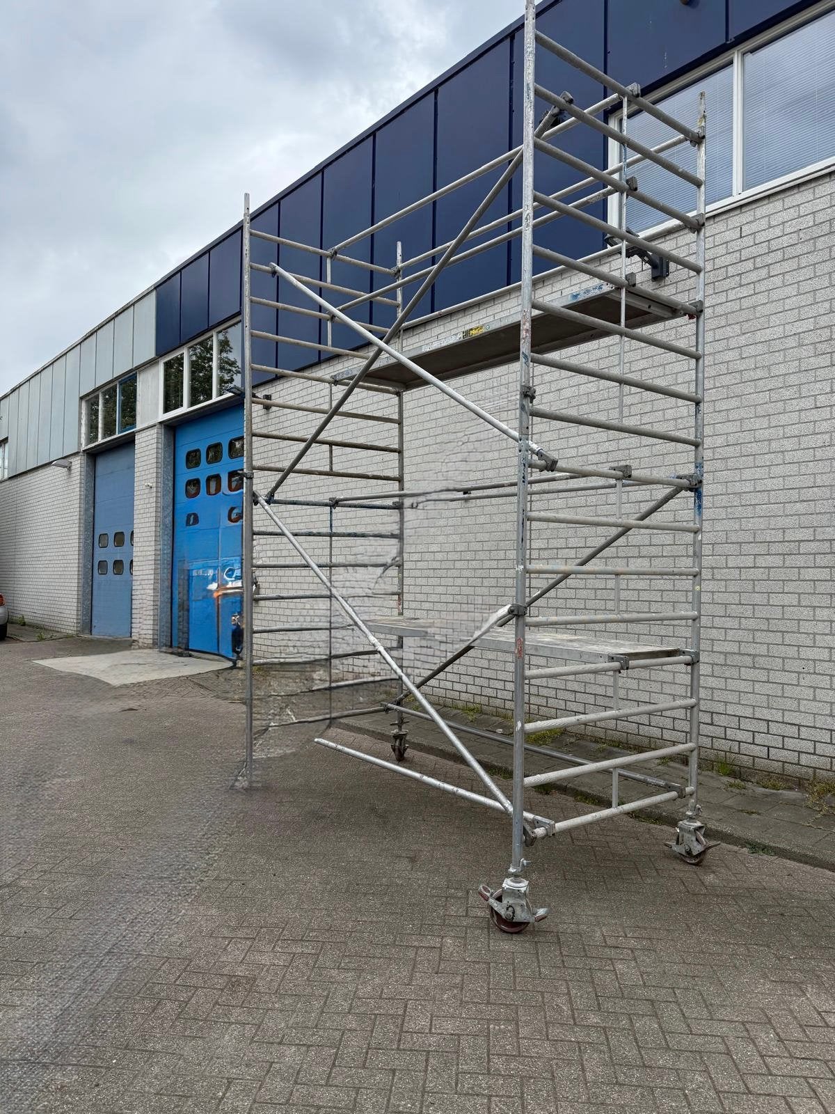 Layher aluminium steiger, Doe-het-zelf en Verbouw, Steigers, Ophalen, Gebruikt, Rolsteiger of Kamersteiger, 5 meter of hoger