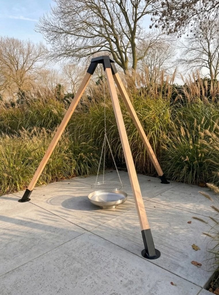 Tripod met vuurschaal en BBQ rooster, Ophalen, Info.rvsspecialistdronten@gmail.com, Pioniersweg 55A, Nieuw