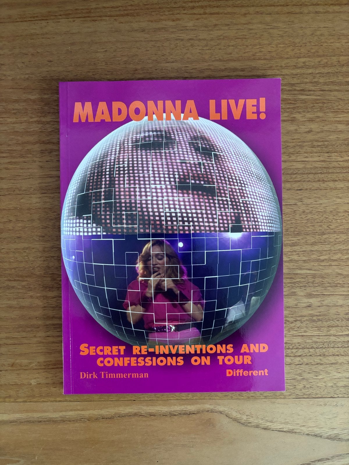 Madonna Live! Secret Re-Inventions and Confessions on Tour, Ophalen of Verzenden, Zo goed als nieuw, Artiest