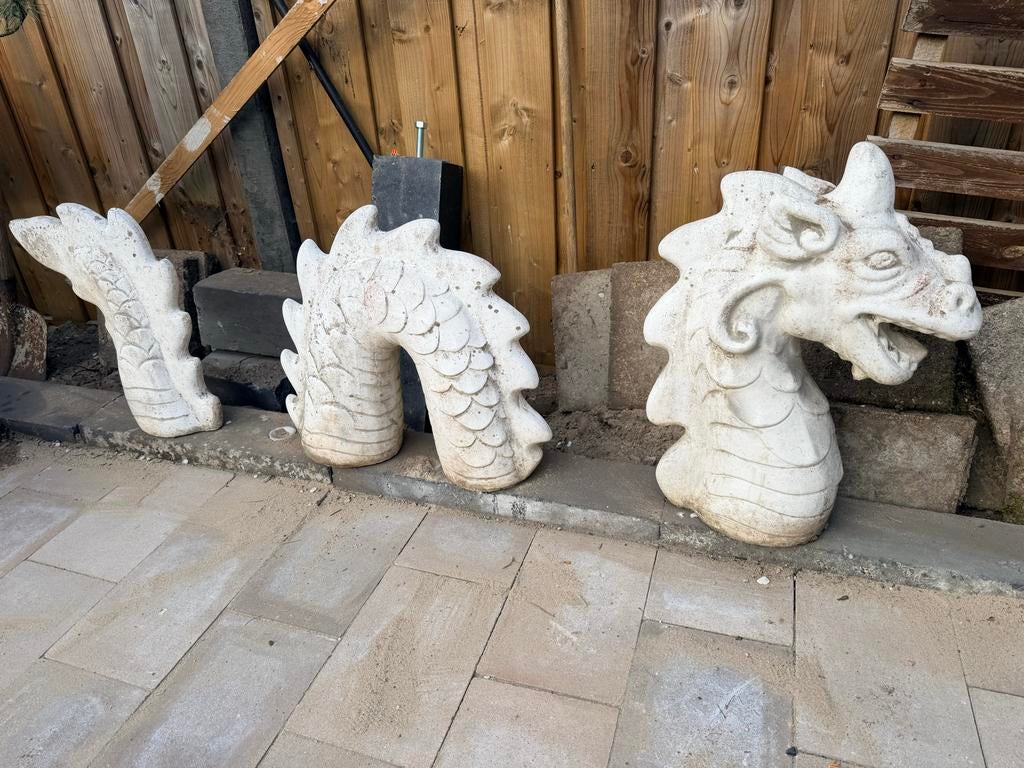 Betonnen draak voor in de tuin, Tuin en Terras, Tuinbeelden, Ophalen of Verzenden, Gebruikt, Beton, Dierenbeeld
