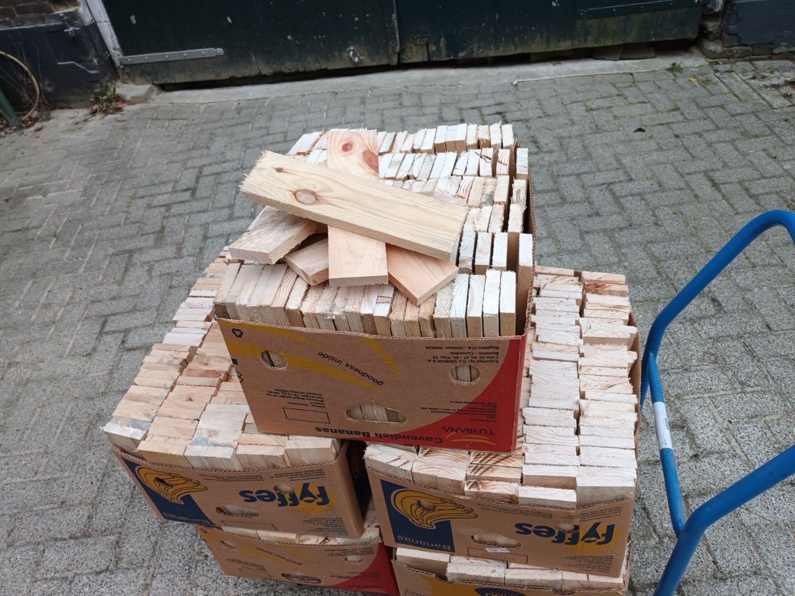 Aanmaakhout - Ideaal voor kachel, haard of vuurkorf, Minder dan 3 m³, Ophalen, Overige houtsoorten, Blokken