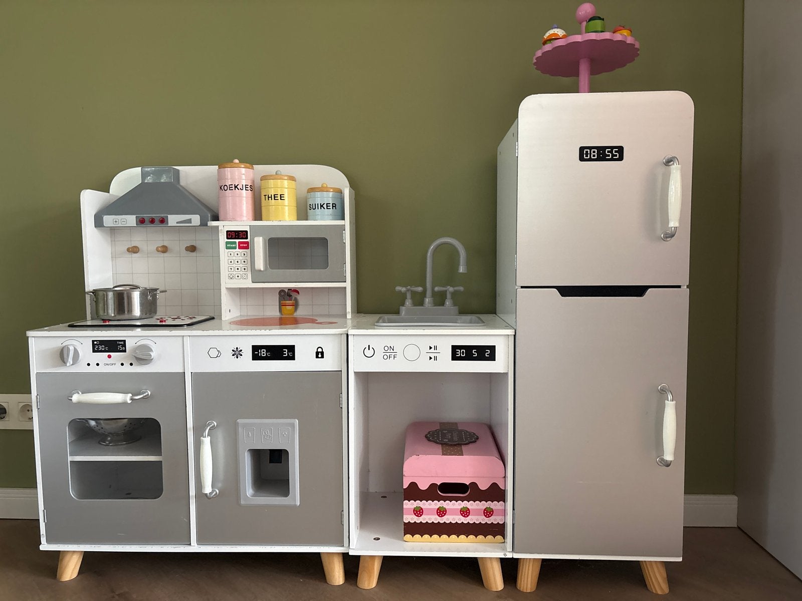 Grote houten speelkeuken met koelkast en accessoires, Kinderen en Baby's, Ophalen, Gebruikt, Meubelstuk of Keukentje