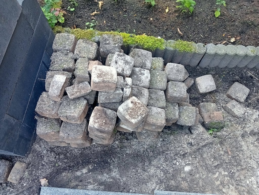 Gratis kleine vierkante klinkers, Tuin en Terras, Ophalen, Gebruikt, Klinkers, 5 tot 10 m²