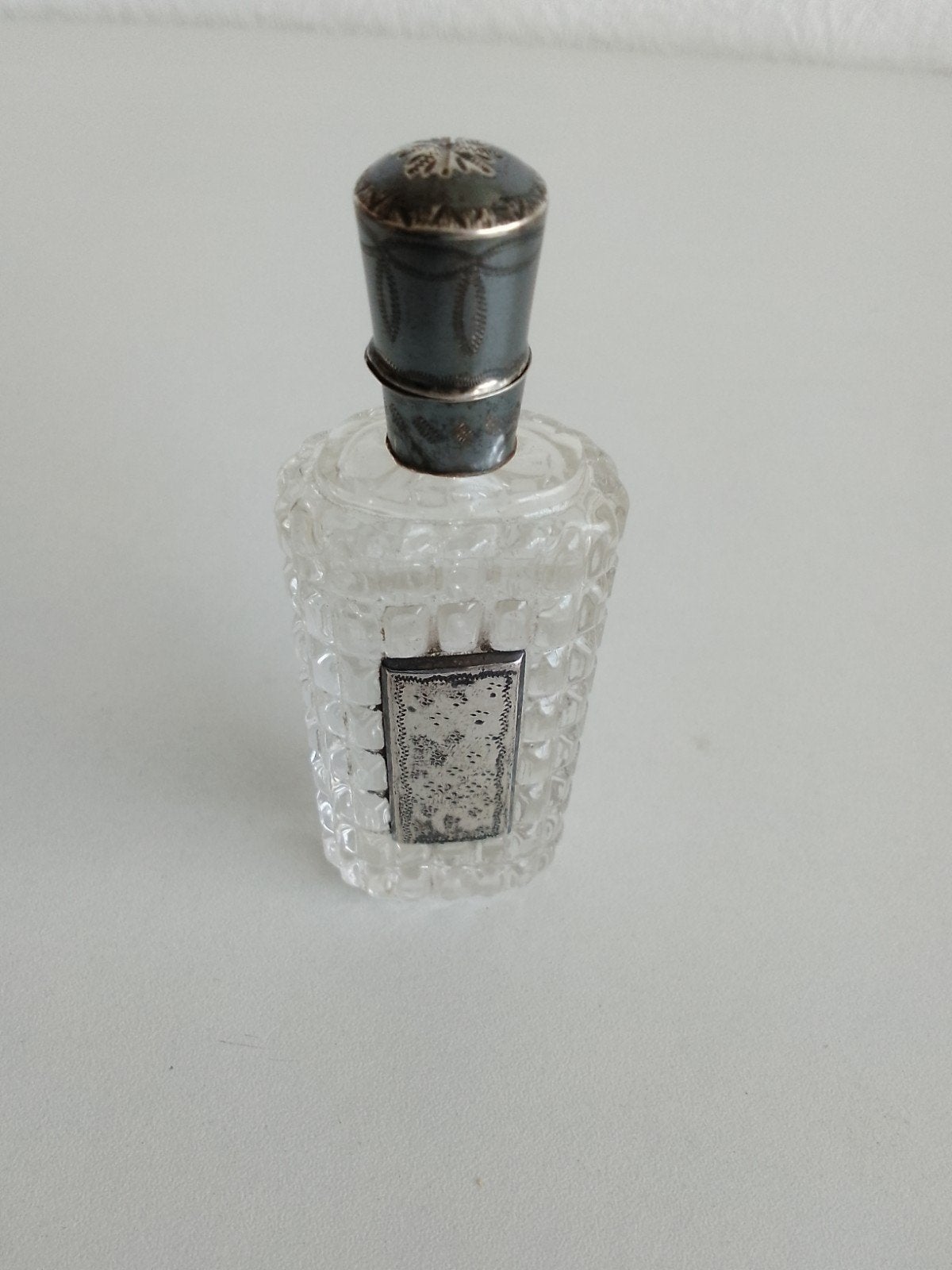 antiek parfum flesje 1880 zilveren dop en voorkant met relië, Ophalen of Verzenden