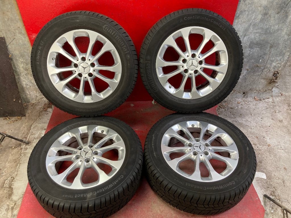 Winterbanden Mercedes GLA 215/60R17 Continental, Auto-onderdelen, ., Banden en Velgen, 17 inch, Mercedes