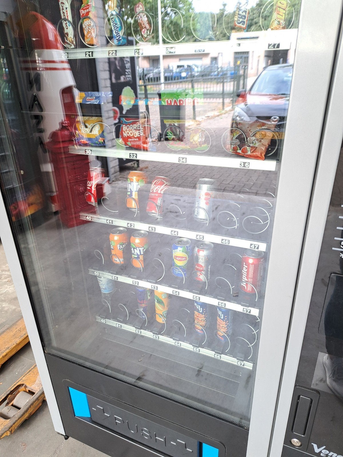 Vendo combi automaat gekoeld met pin module, Ophalen