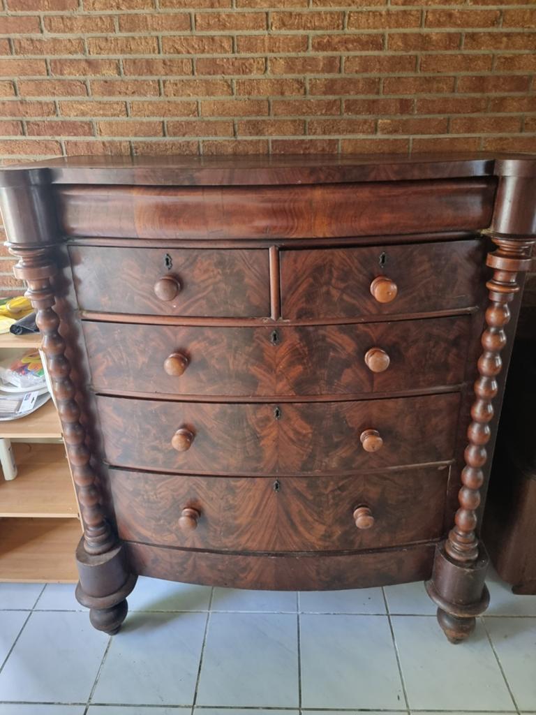 Antieke linnenkast, Ophalen