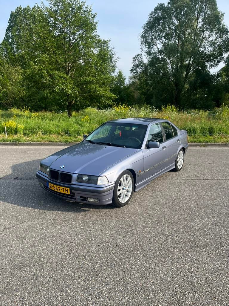 BMW 3-serie sedan 325i | handgeschakeld | origineel, Auto's, BMW, Achterwielaandrijving, Zwart, Leder, Handgeschakeld