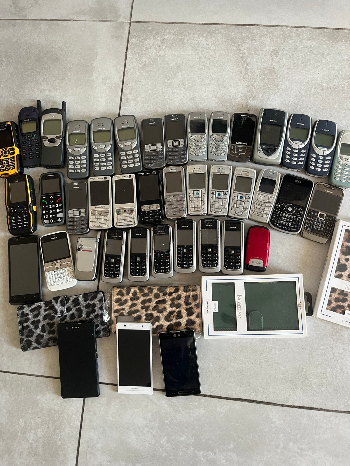 42 Nokia telefoons - werkend en onbekend, met/zonder accu, Gebruikt, Ophalen of Verzenden, Minder dan 3 megapixel, Klassiek of Candybar