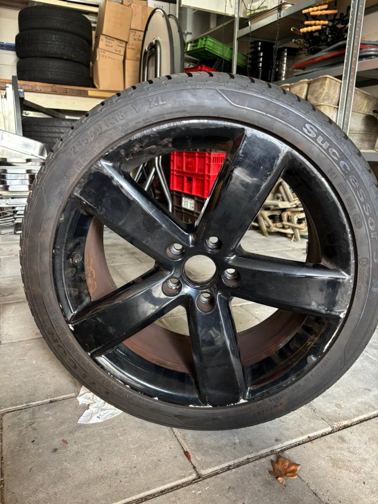 Set van 4 Zomerbanden met Velgen - 235/40 R18, Auto-onderdelen, Banden en Velgen, Ophalen, 18 inch, Gebruikt, 255 mm