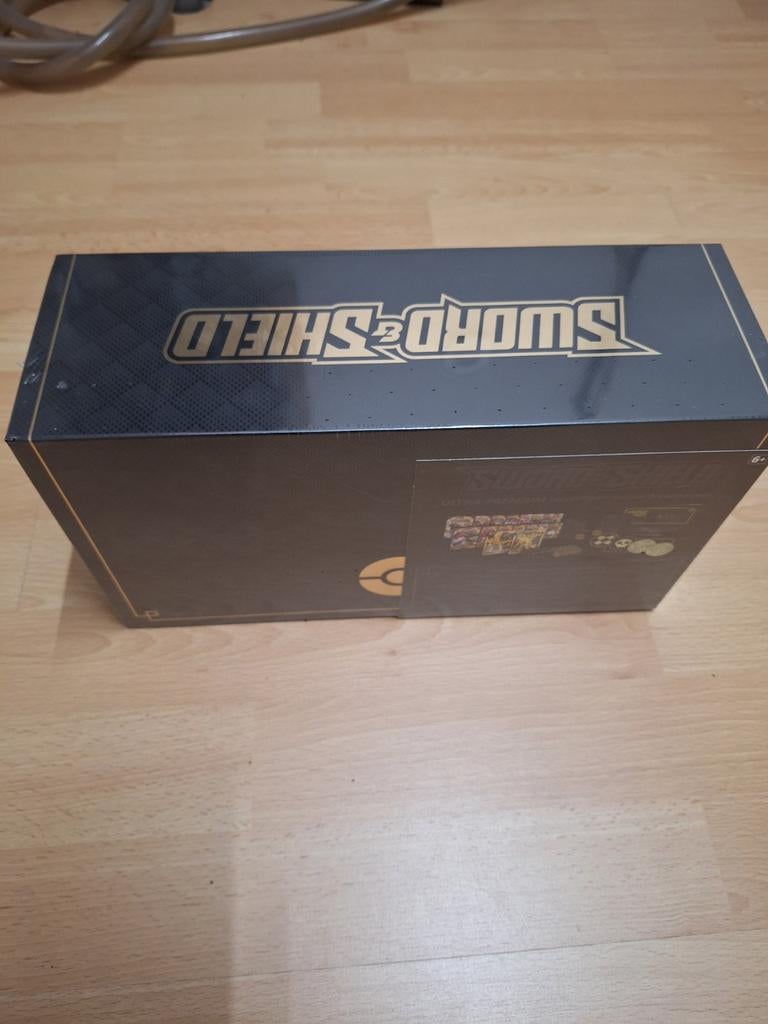 1 Sword & Shield UPC: Zacian & Zamazenta box te koop, Ophalen of Verzenden