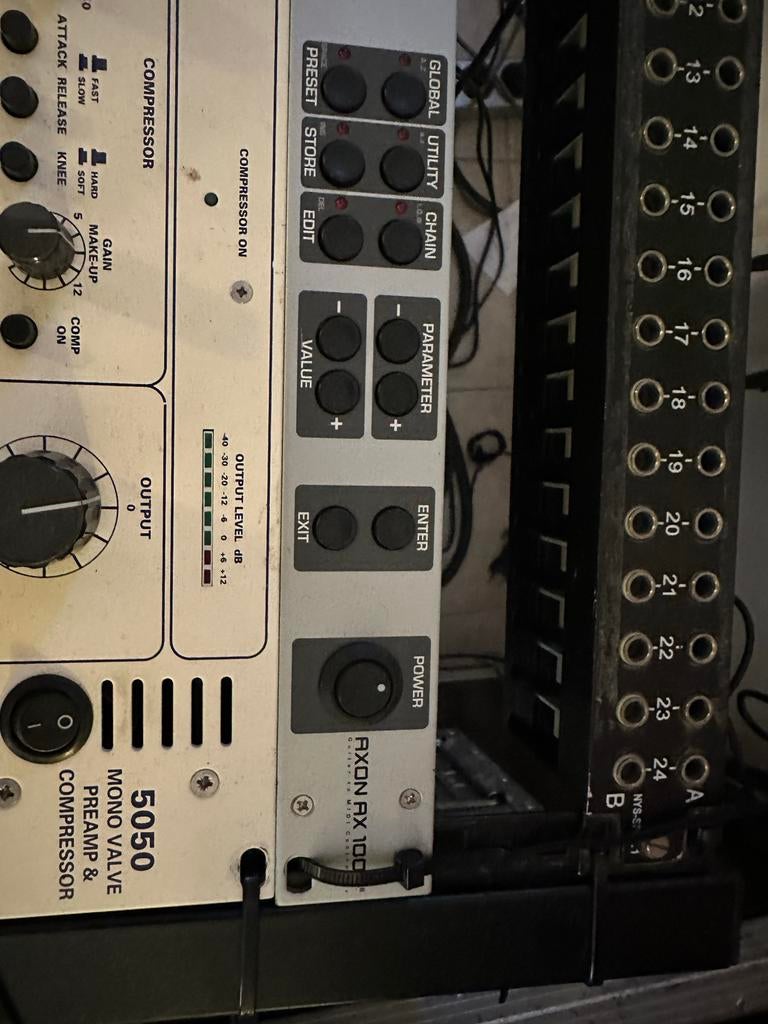 Axon AX 100 gitaarsynthesizer met accessoires, Ophalen of Verzenden, Gebruikt, Overige typen
