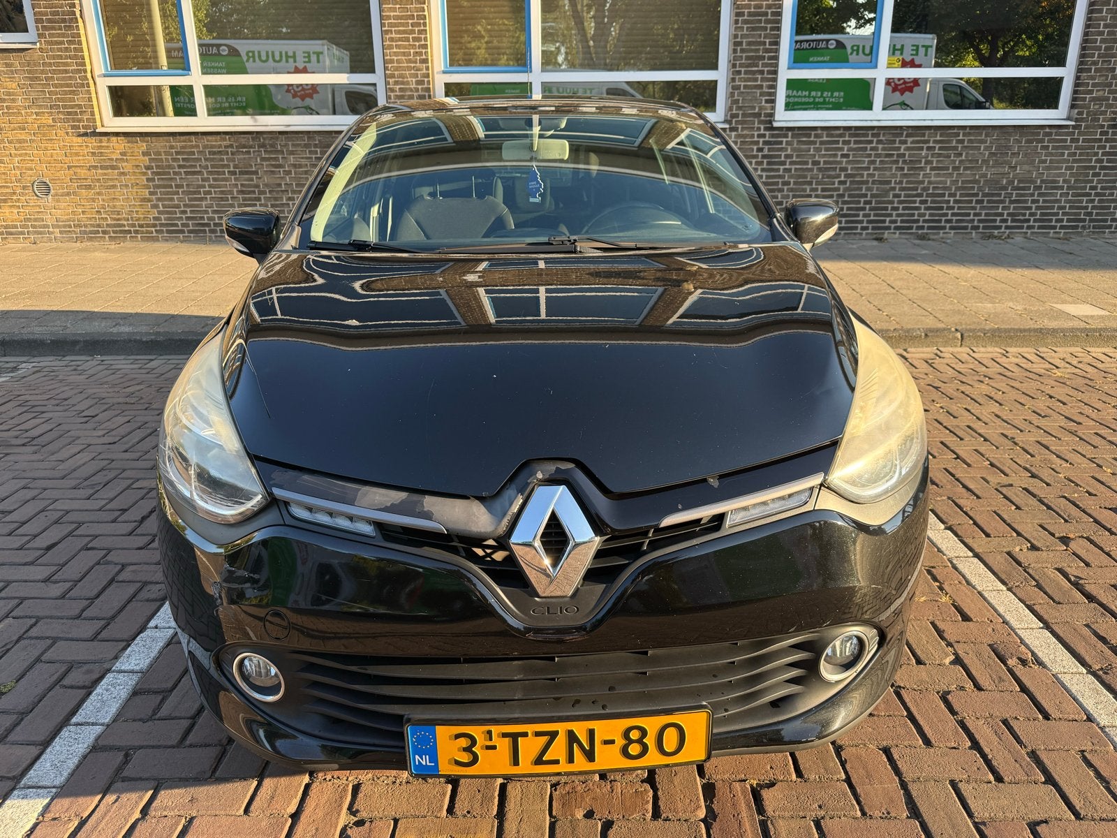 Renault Clio 0.9 TCE 66KW 5-DRS 2014 Zwart, Auto's, Voorwielaandrijving, 898 cc, 40 €/maand, 540 kg
