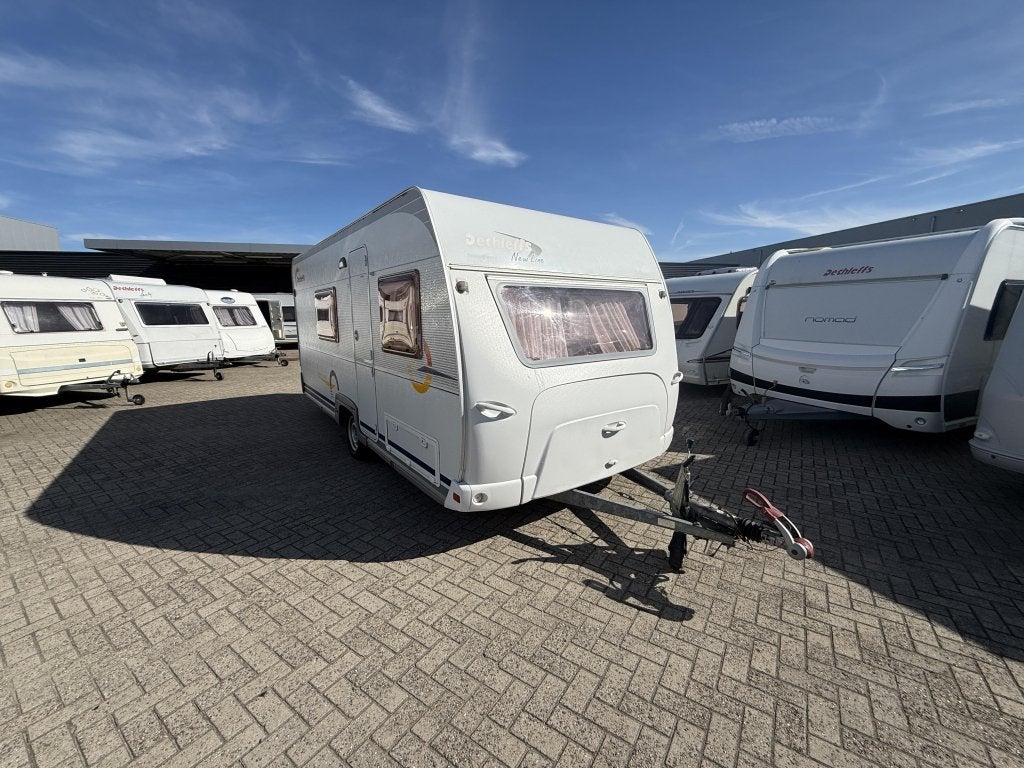 Dethleffs New Line 490 TK Stapelbed 1300KG Voortent, Caravans en Kamperen, Standaardzit, Dwars-stapelbed, Bedrijf, Schokbreker