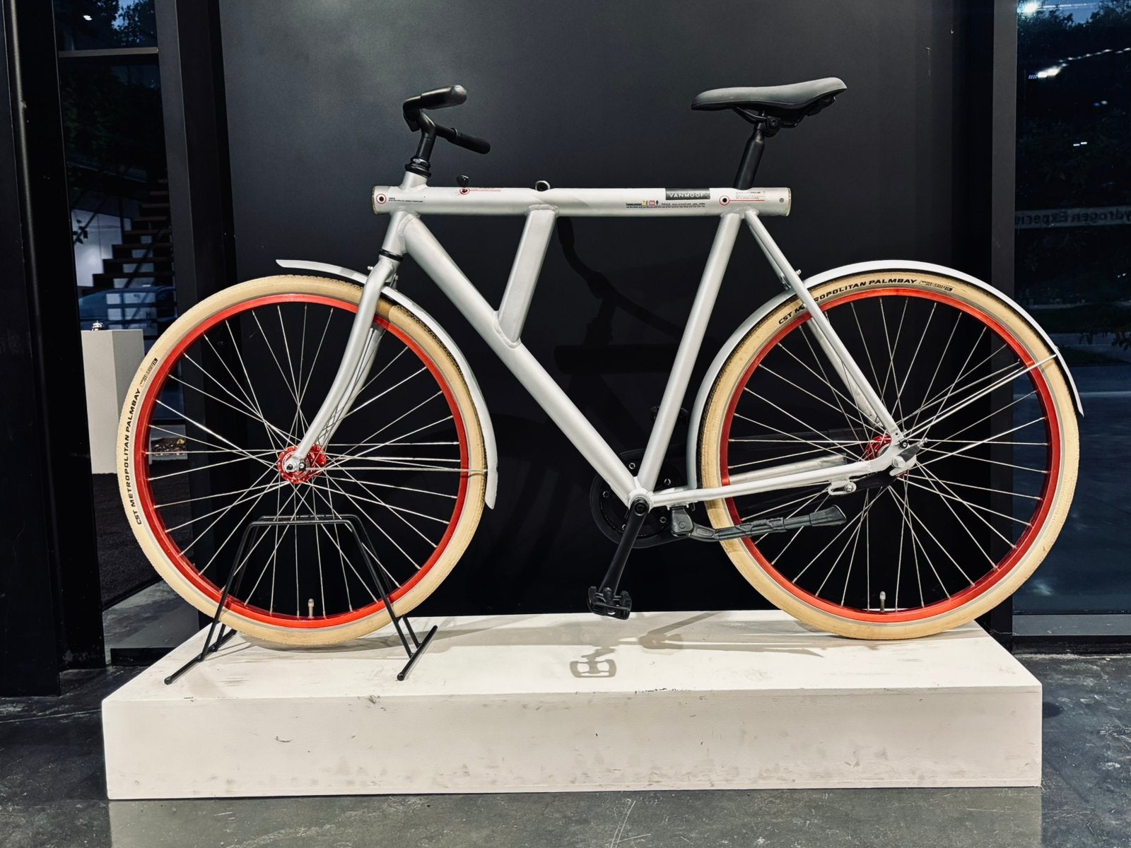 Te koop: VanMoof Dusenjager 28” RedDotDesign Limited Edition, Ophalen of Verzenden, Gebruikt, Overige merken, Versnellingen
