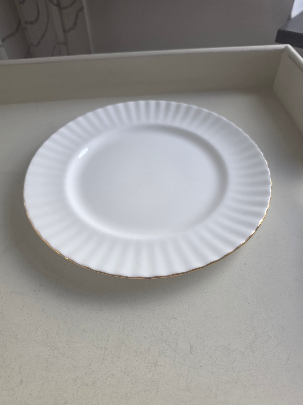 Royal Albert Val D'Or bord - elegant en tijdloos, Antiek en Kunst, Antiek | Servies los, Ophalen