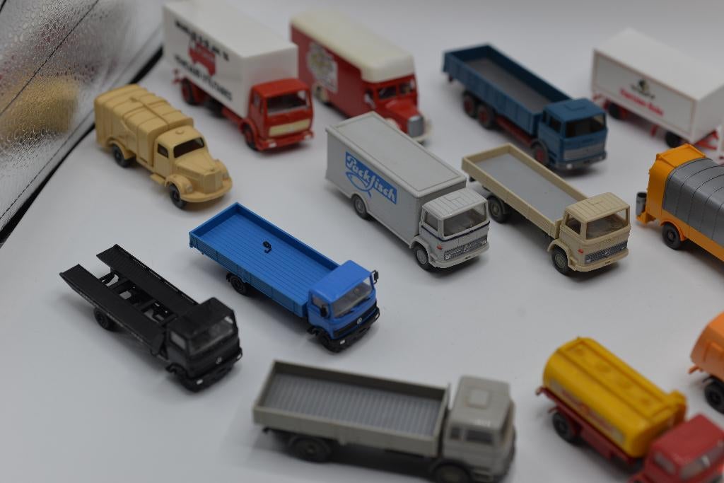 Set diverse Mercedes Benz vrachtwagens 1:87, Gebruikt, Wiking, -, -